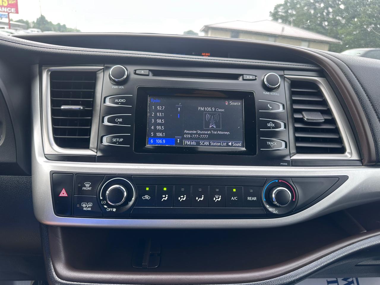 Toyota Highlander LE V6 FWD (Natl) 2018
