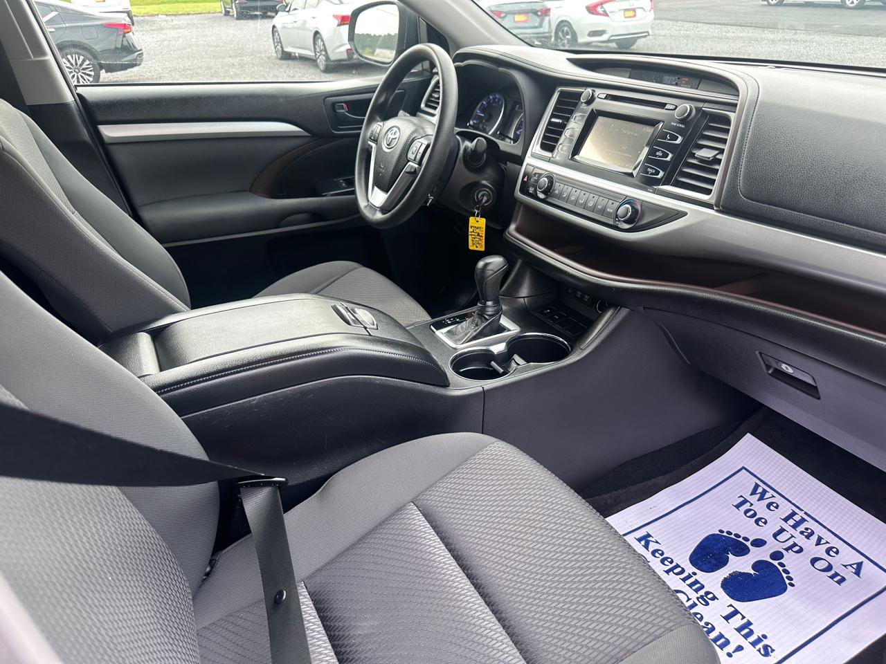 Toyota Highlander LE V6 FWD (Natl) 2018