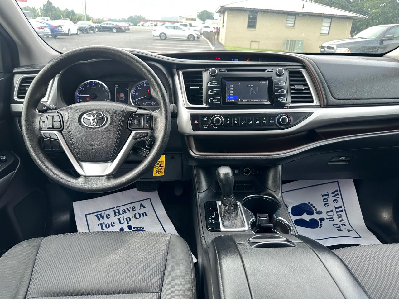 Toyota Highlander LE V6 FWD (Natl) 2018