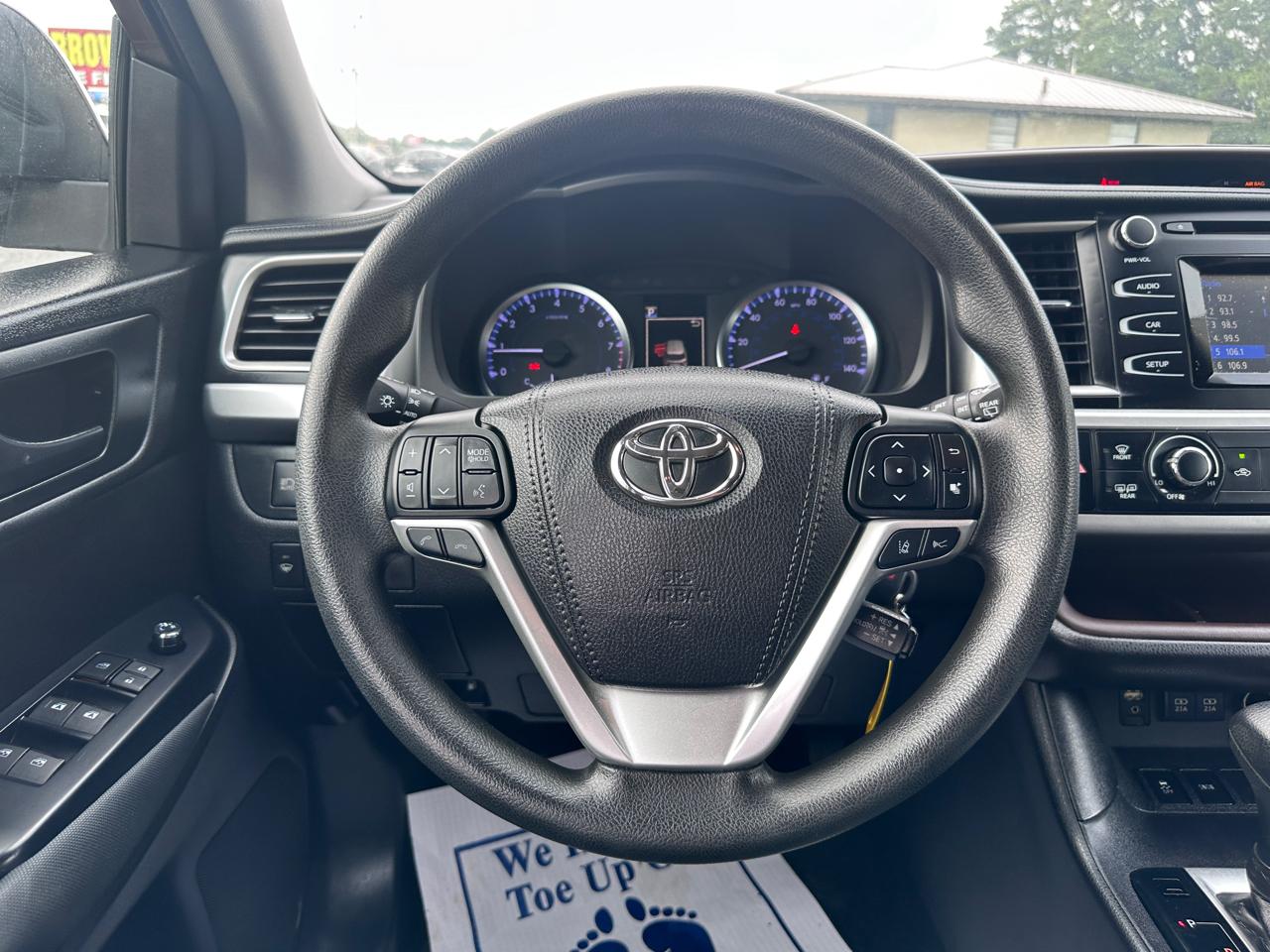 Toyota Highlander LE V6 FWD (Natl) 2018