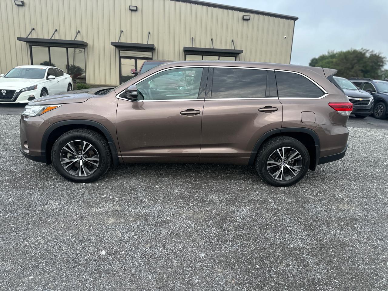 Toyota Highlander LE V6 FWD (Natl) 2018