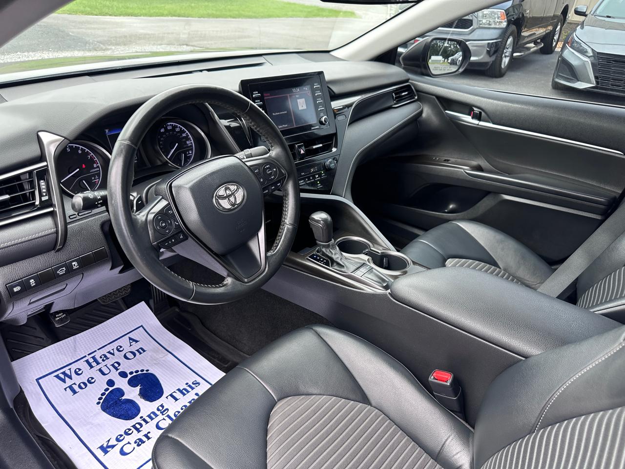Toyota Camry SE Auto (Natl) 2022