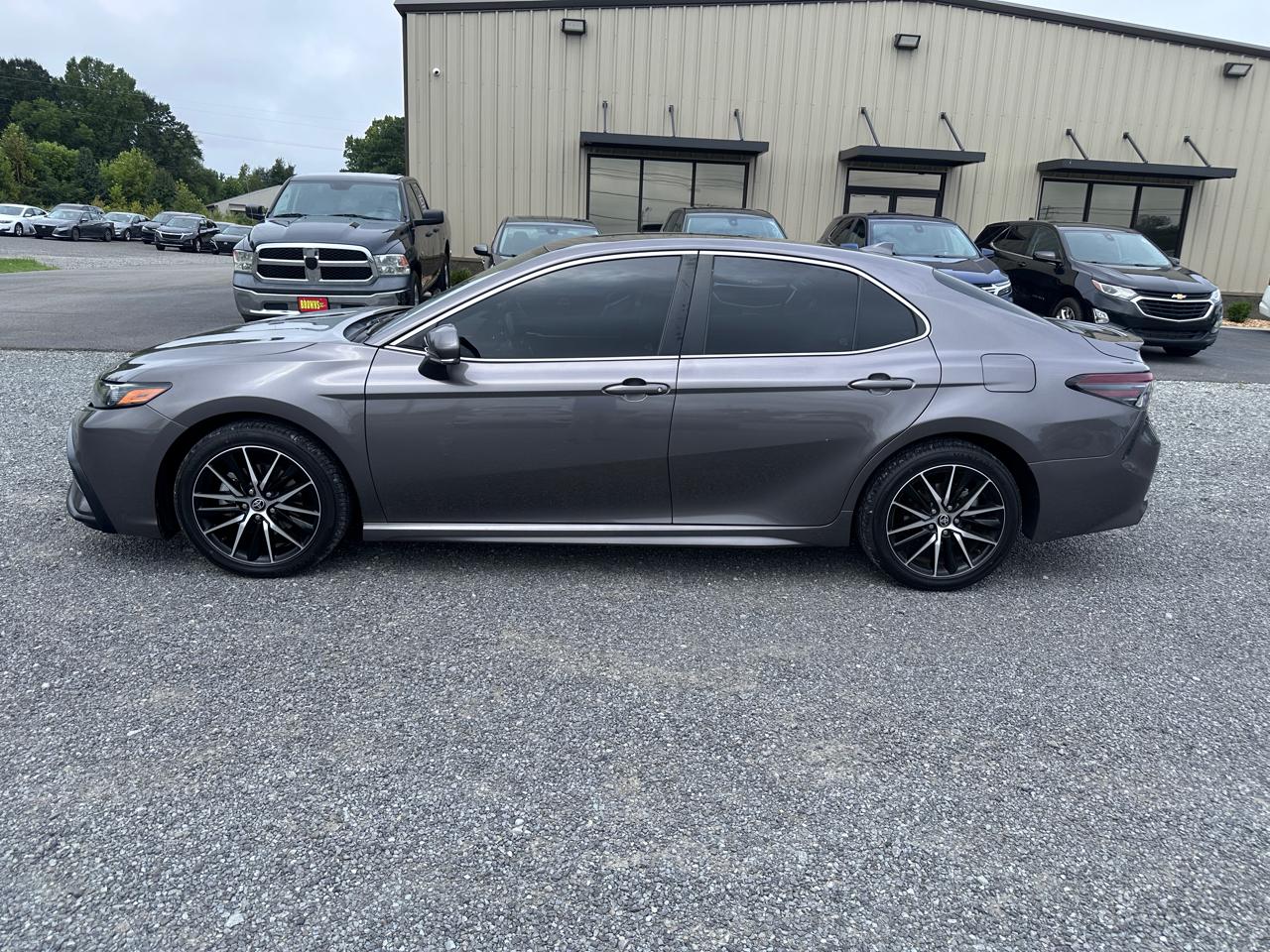 Toyota Camry SE Auto (Natl) 2022