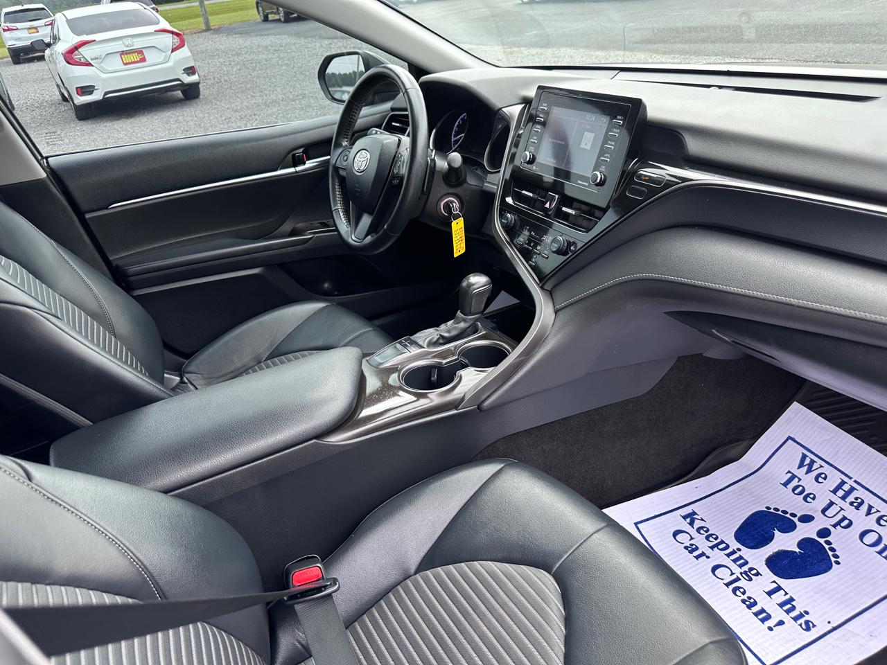 Toyota Camry SE Auto (Natl) 2022