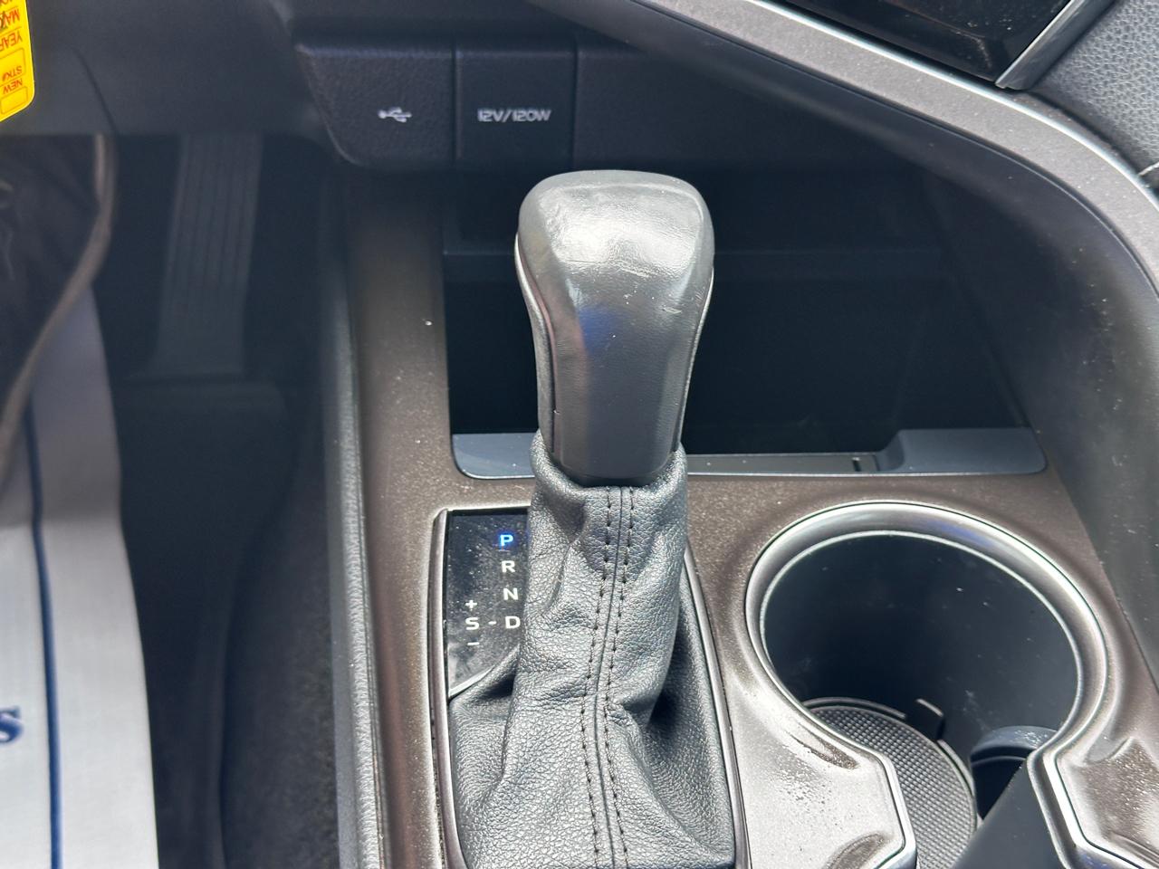 Toyota Camry SE Auto (Natl) 2022