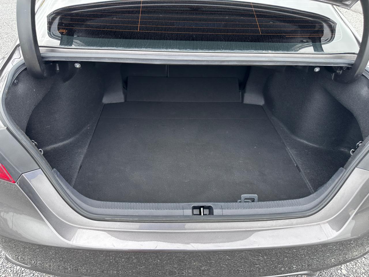 Toyota Camry SE Auto (Natl) 2022