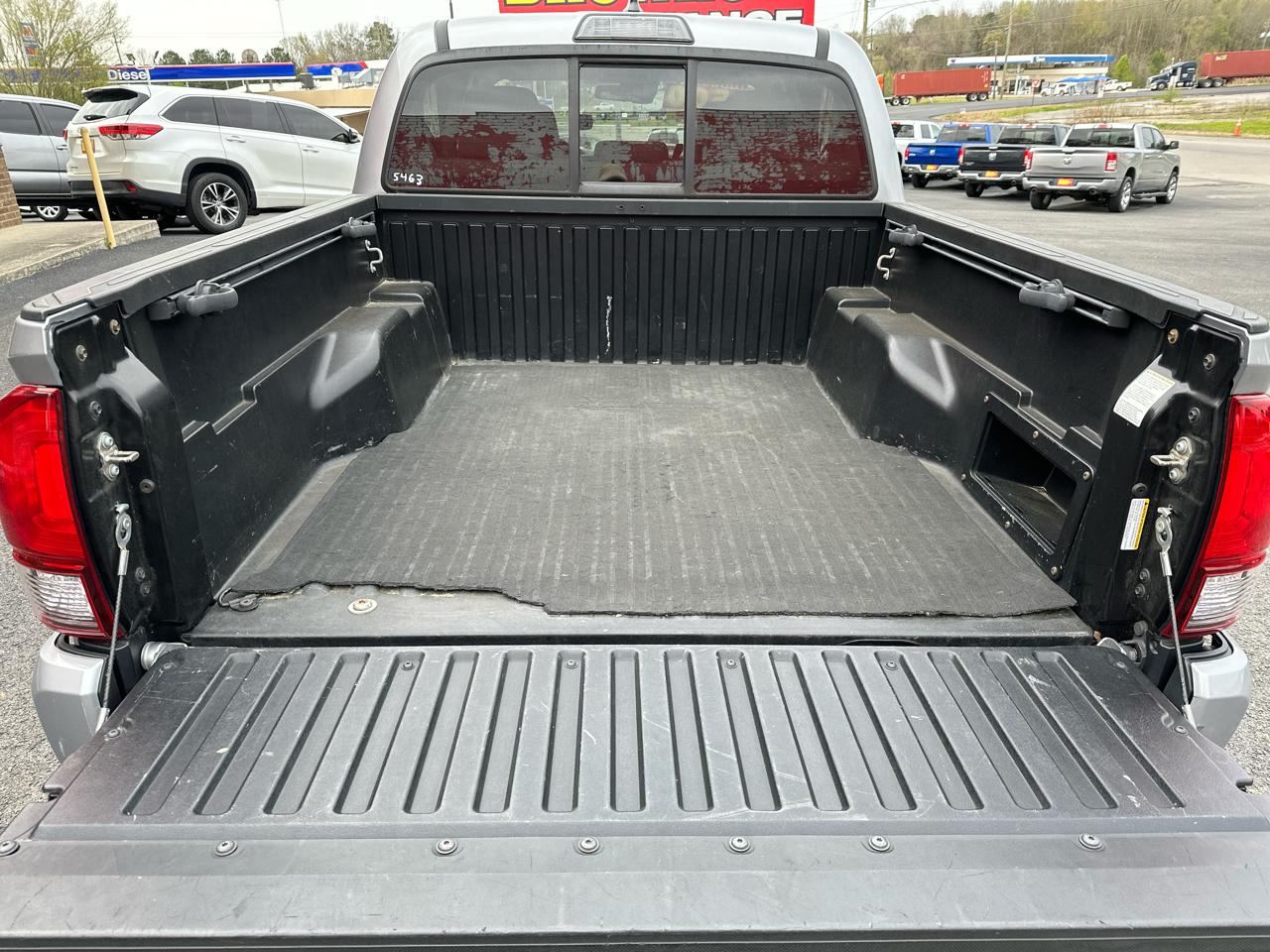 Toyota Tacoma 2WD SR5 Double Cab 5' Bed I4 AT (Natl) 2019