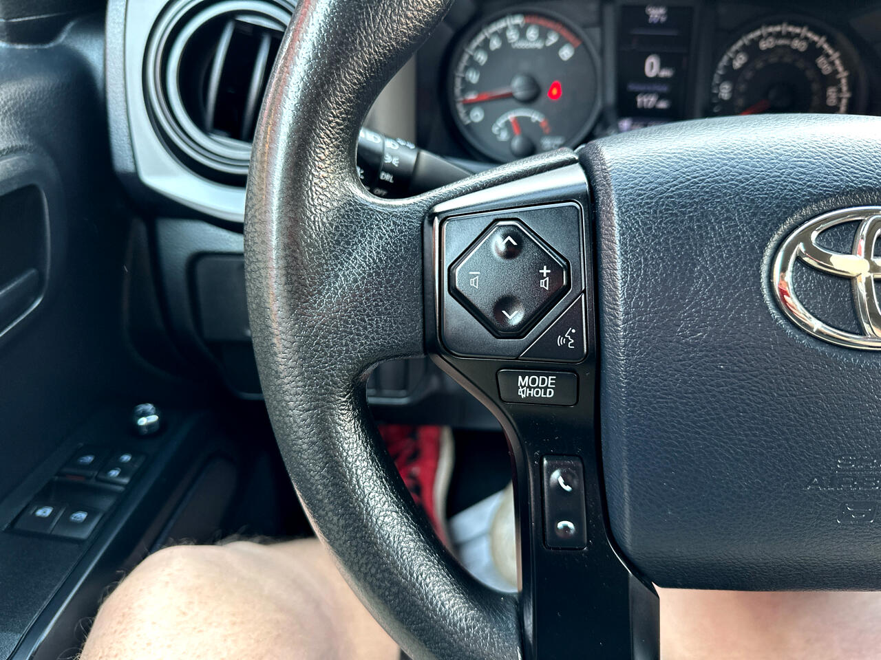 Toyota Tacoma SR Access Cab 6' Bed I4 4x2 AT (Natl) 2018 Toyota Tacoma SR Access Cab 6' Bed I4 4x2 AT (Natl) 2018