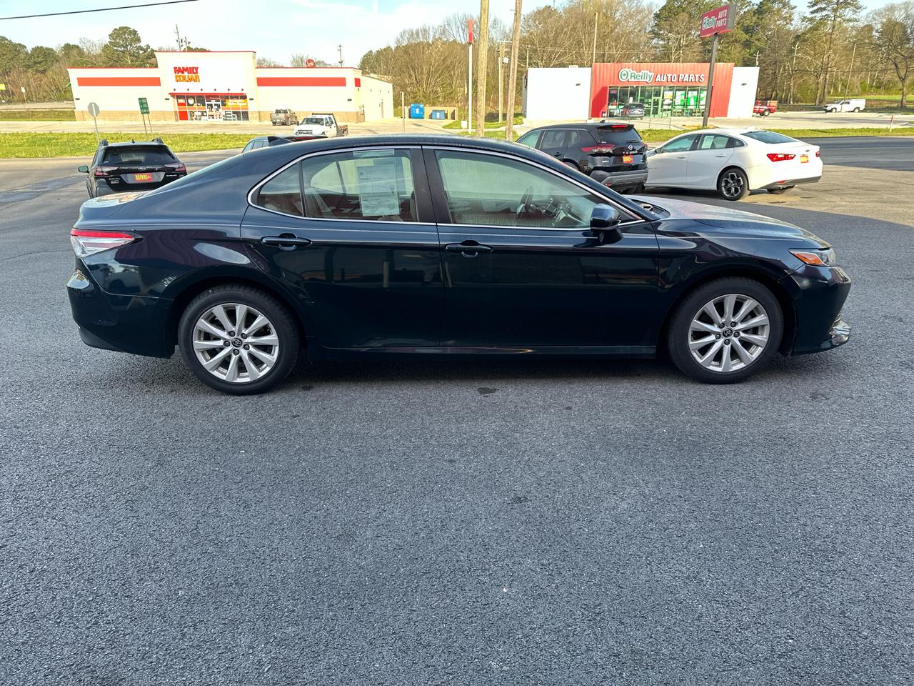 Toyota Camry LE Auto (Natl) 2020