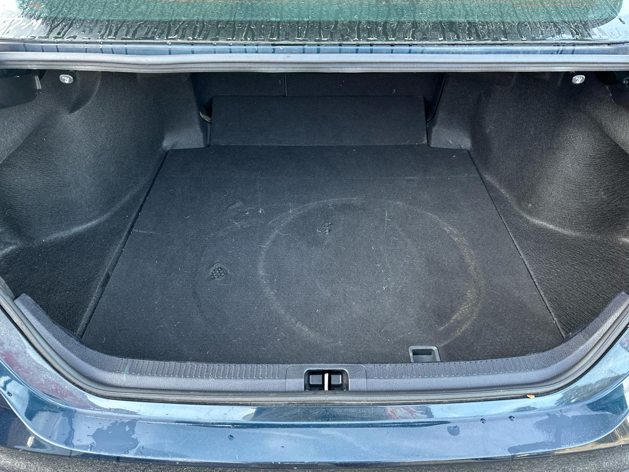 Toyota Camry LE Auto (Natl) 2020