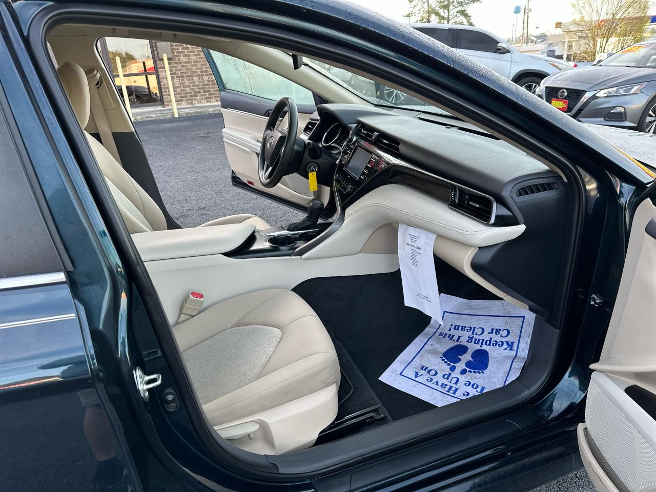 Toyota Camry LE Auto (Natl) 2020