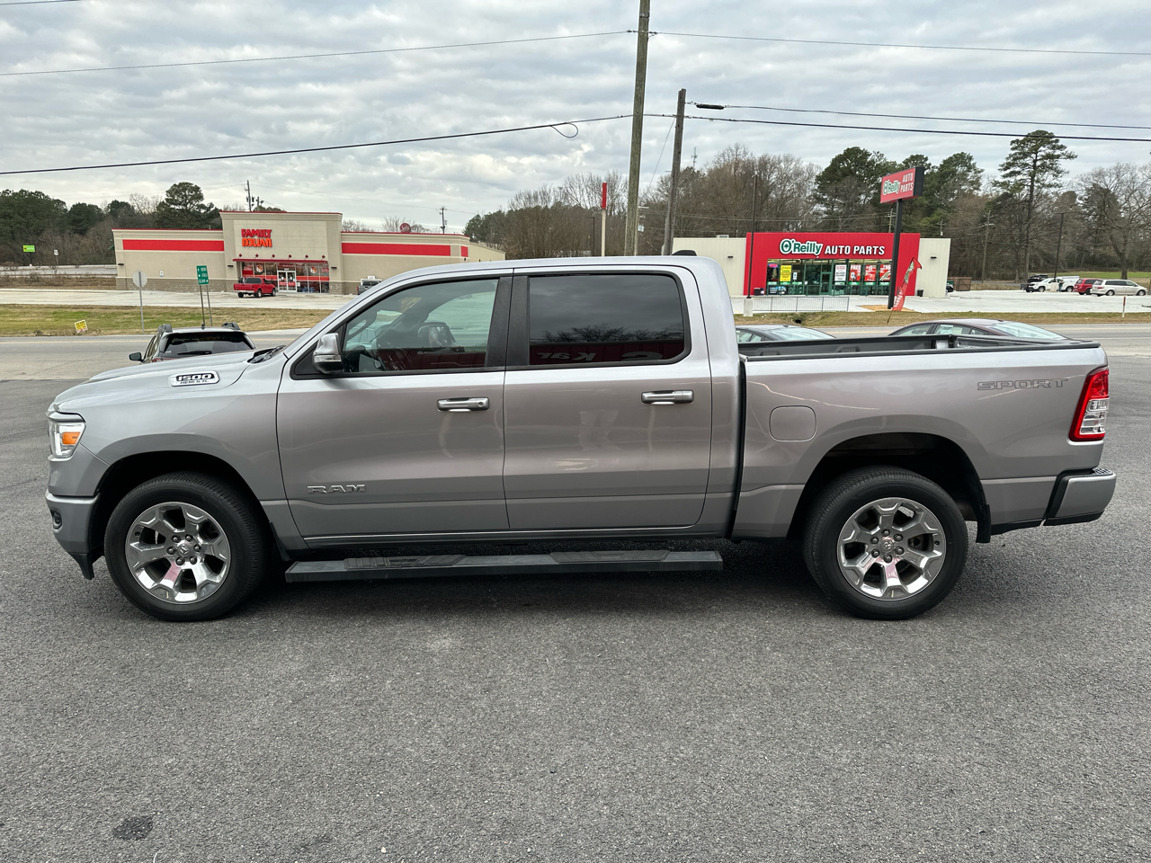 RAM 1500 Lone Star 4x2 Crew Cab 5'7" Box 2020
