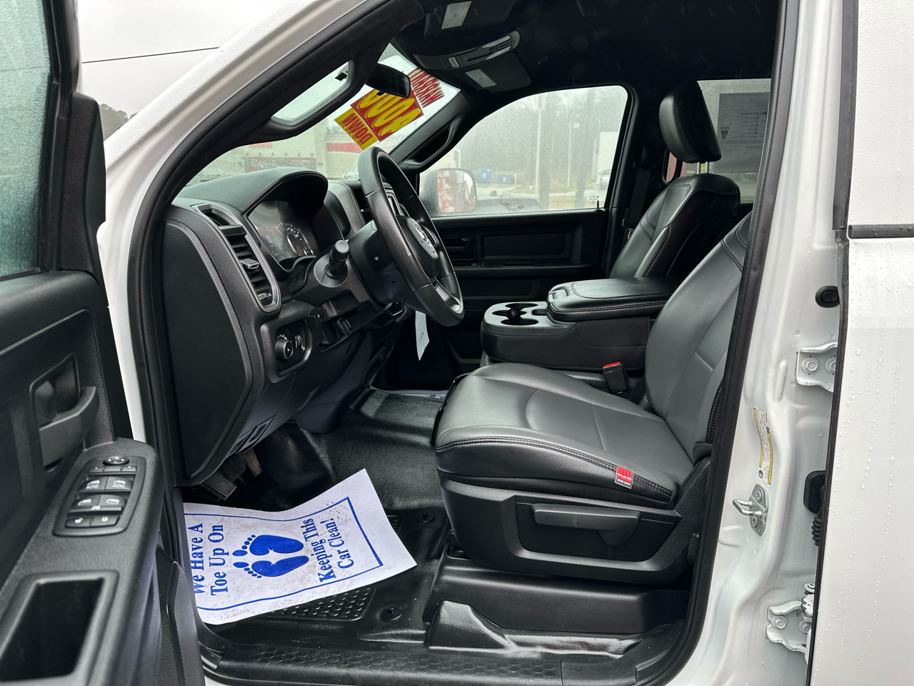 RAM 2500 Tradesman 4x2 Crew Cab 8' Box 2021