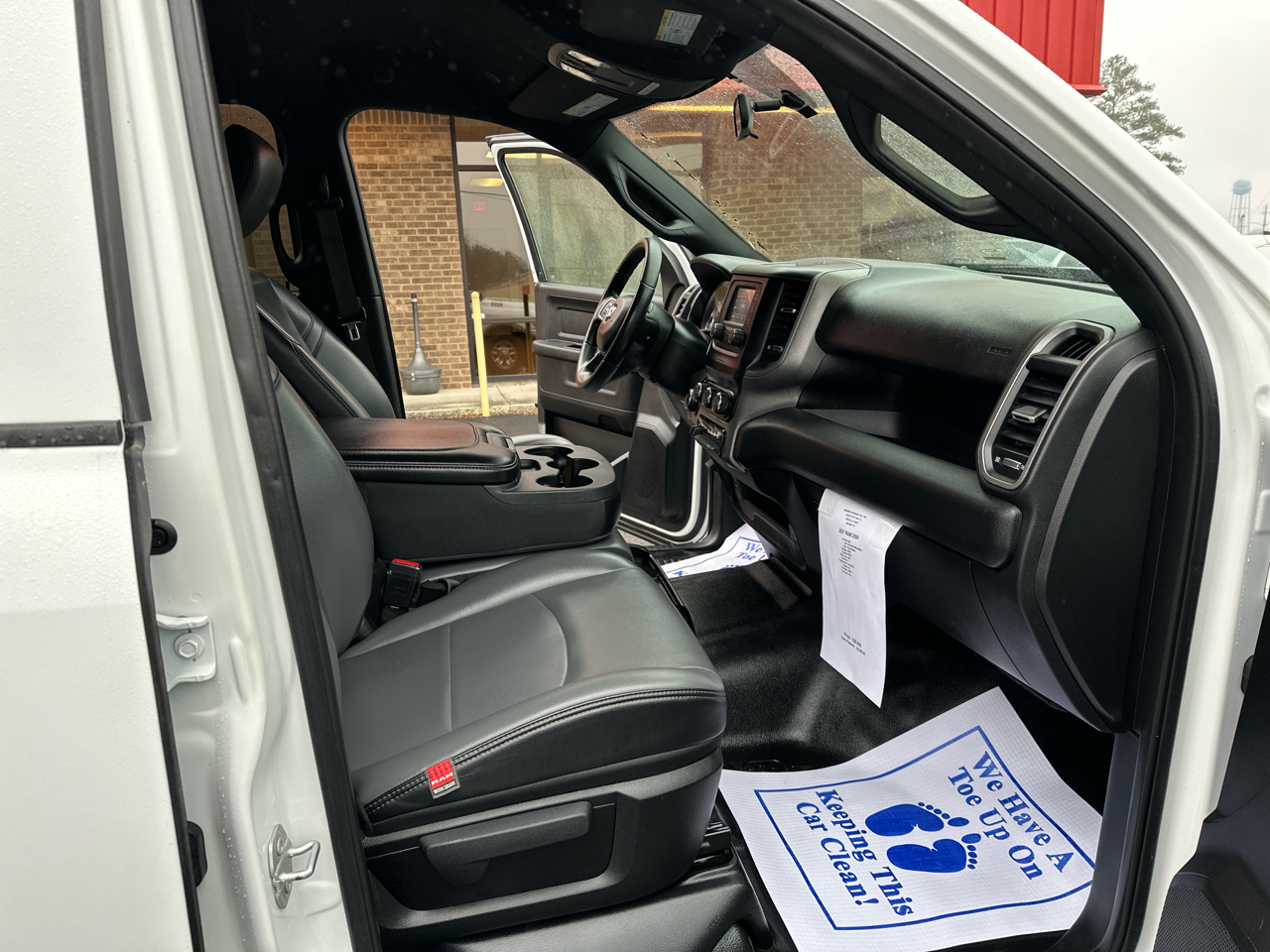 RAM 2500 Tradesman 4x2 Crew Cab 8' Box 2021