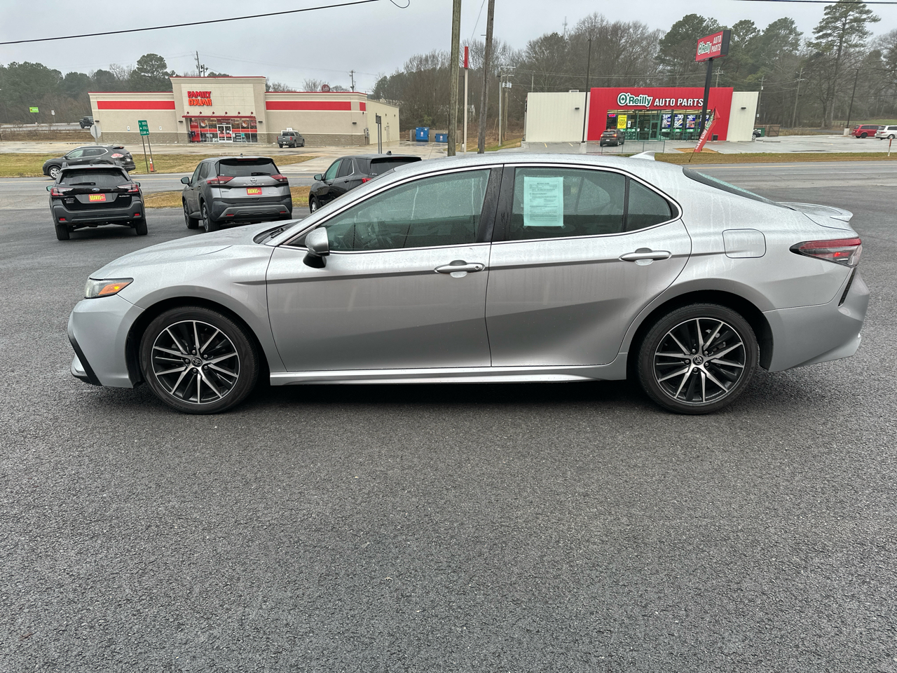 Toyota Camry SE Nightshade Auto (Natl) 2021