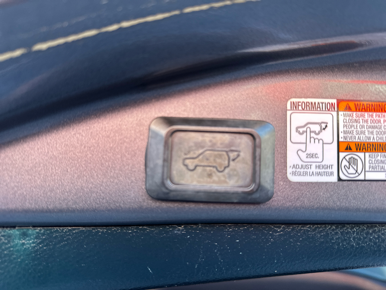 Toyota RAV4 FWD 4dr XLE (Natl) 2016