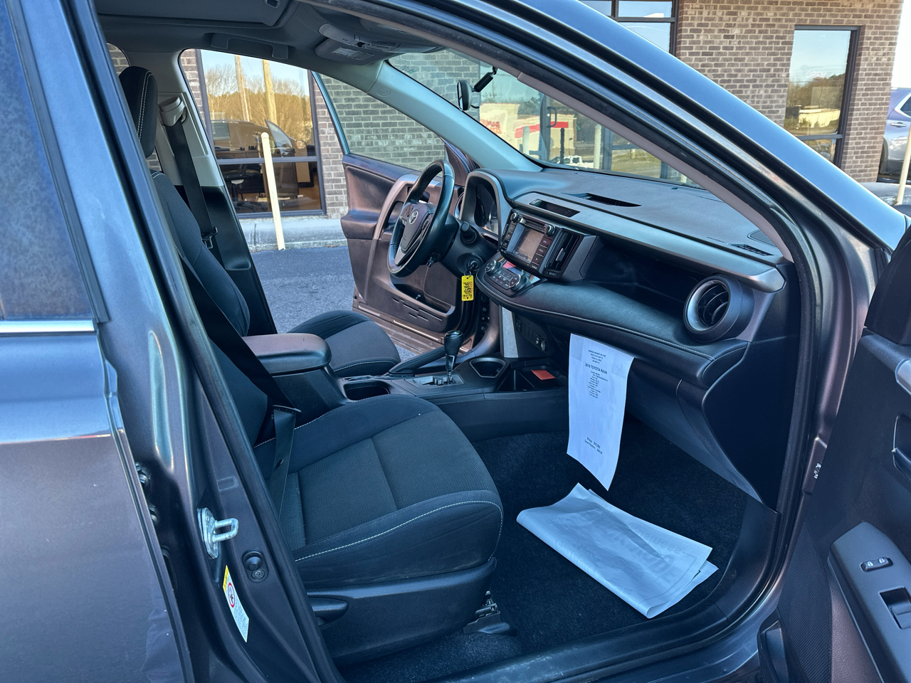 Toyota RAV4 FWD 4dr XLE (Natl) 2016