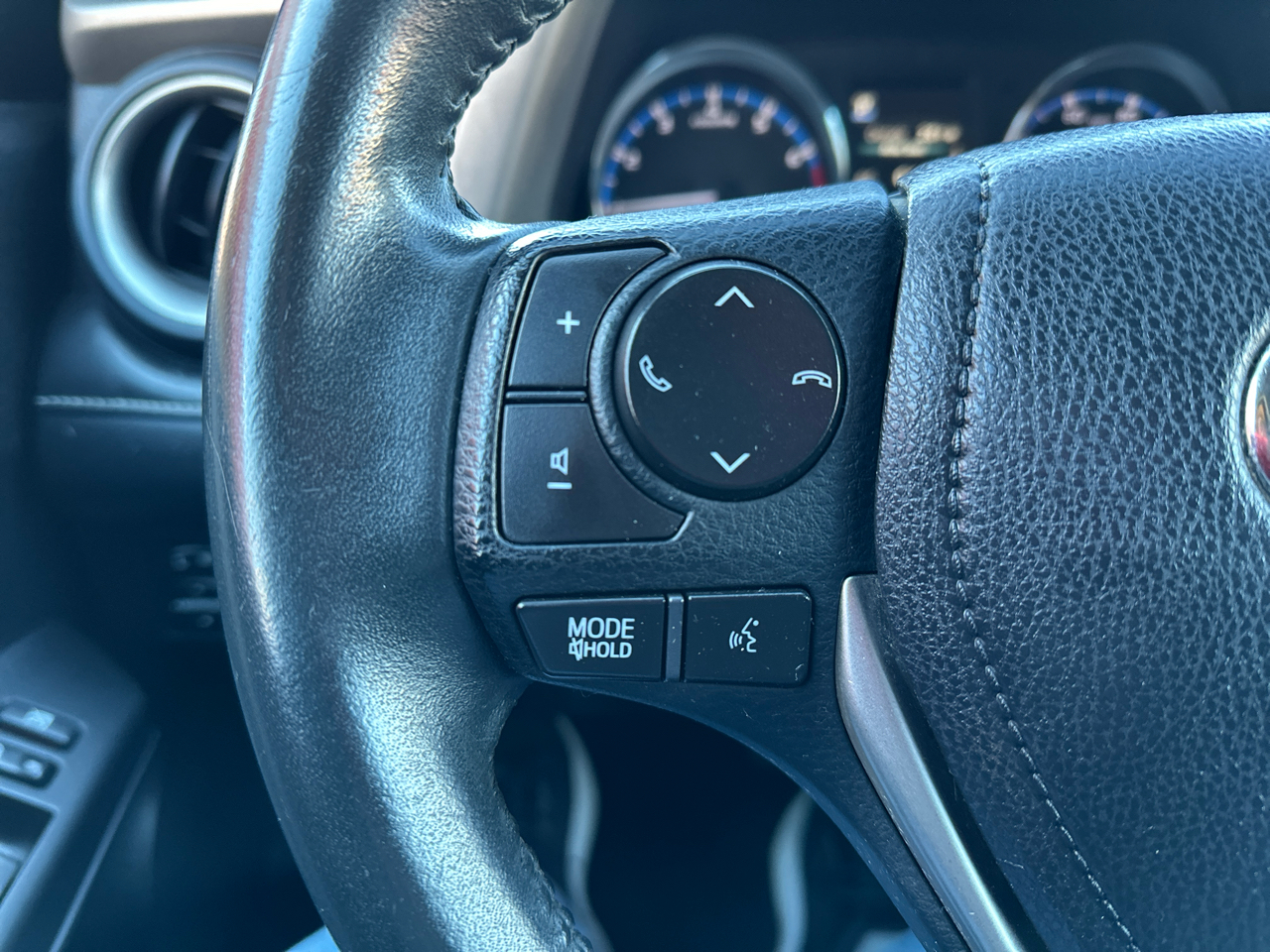 Toyota RAV4 FWD 4dr XLE (Natl) 2016