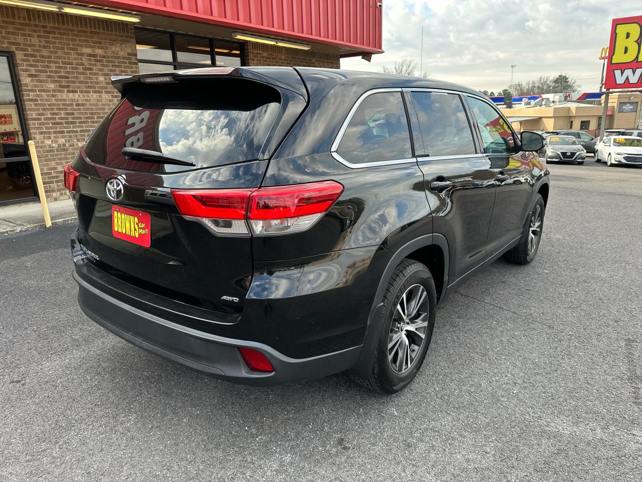 Toyota Highlander LE V6 AWD (Natl) 2019