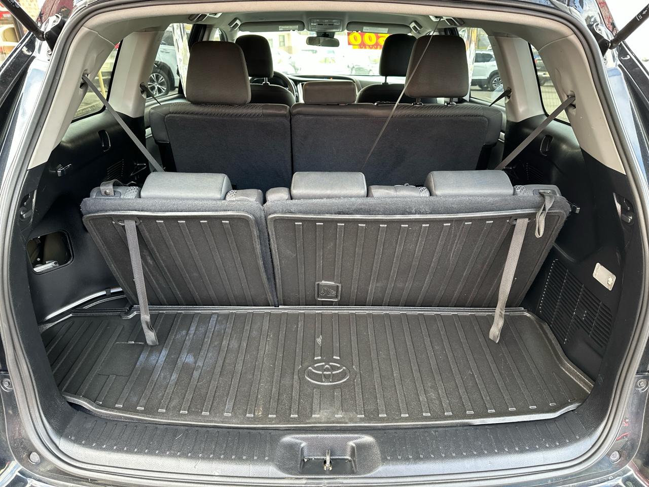 Toyota Highlander LE V6 AWD (Natl) 2019