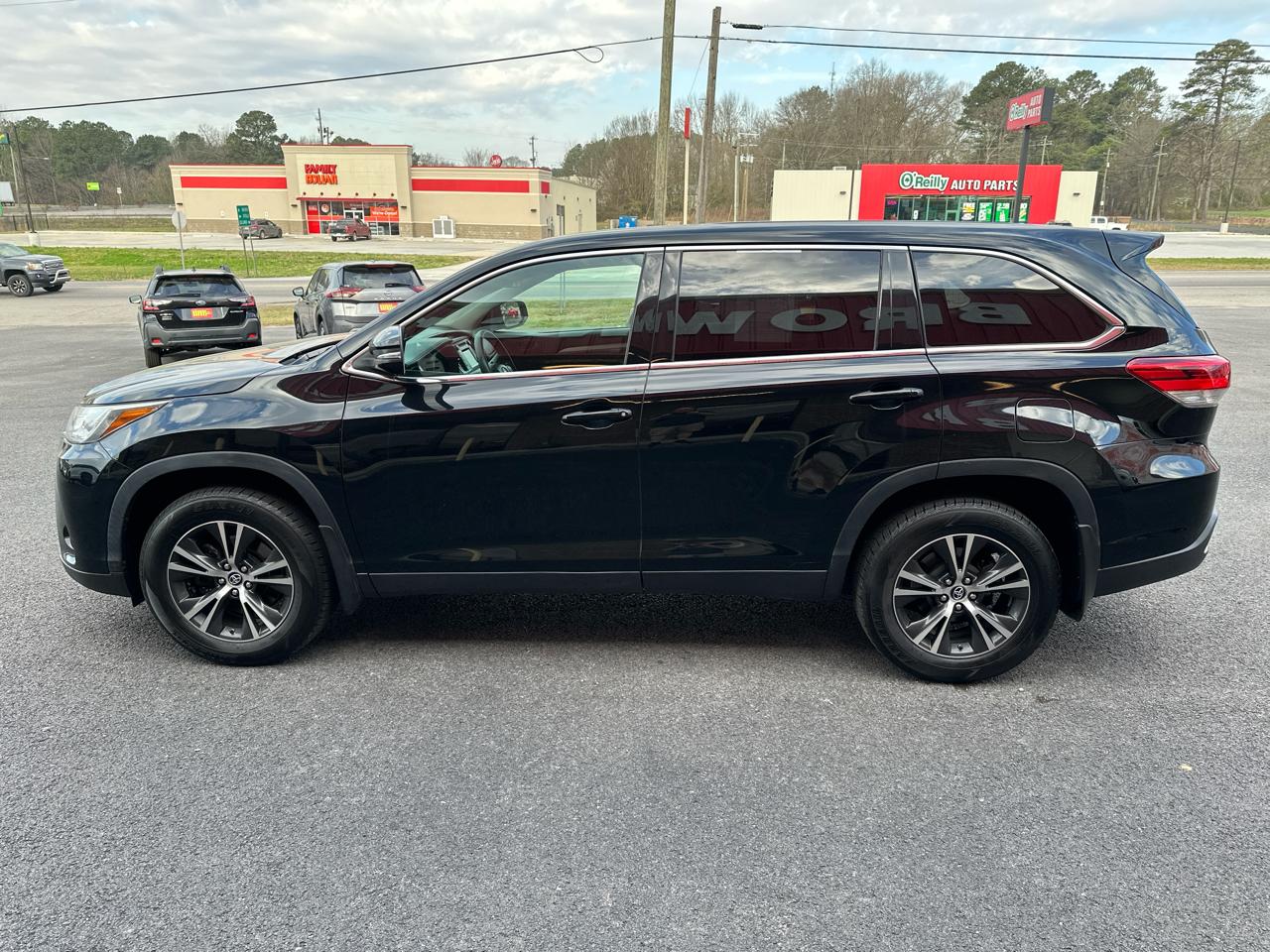 Toyota Highlander LE V6 AWD (Natl) 2019
