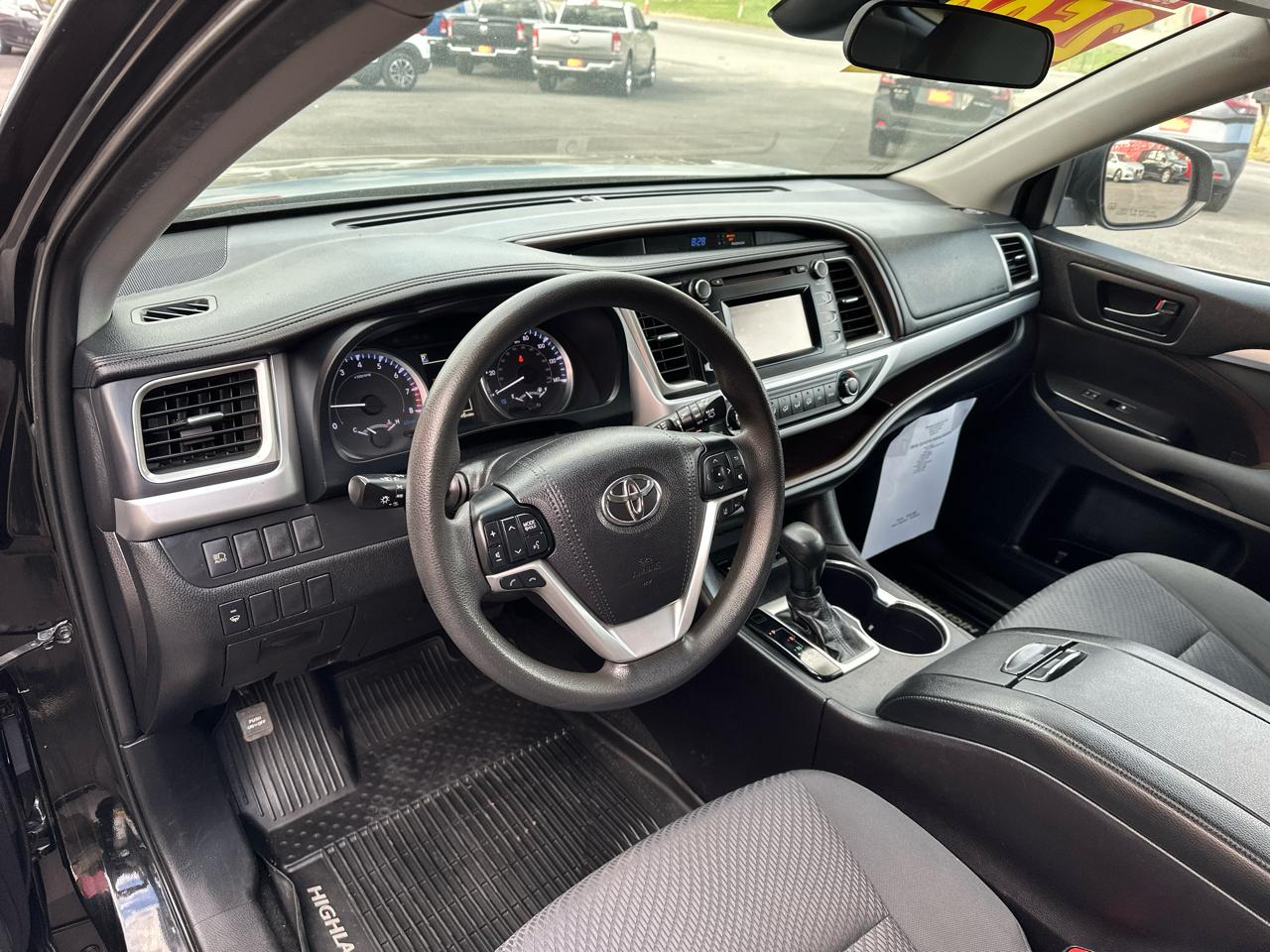 Toyota Highlander LE V6 AWD (Natl) 2019