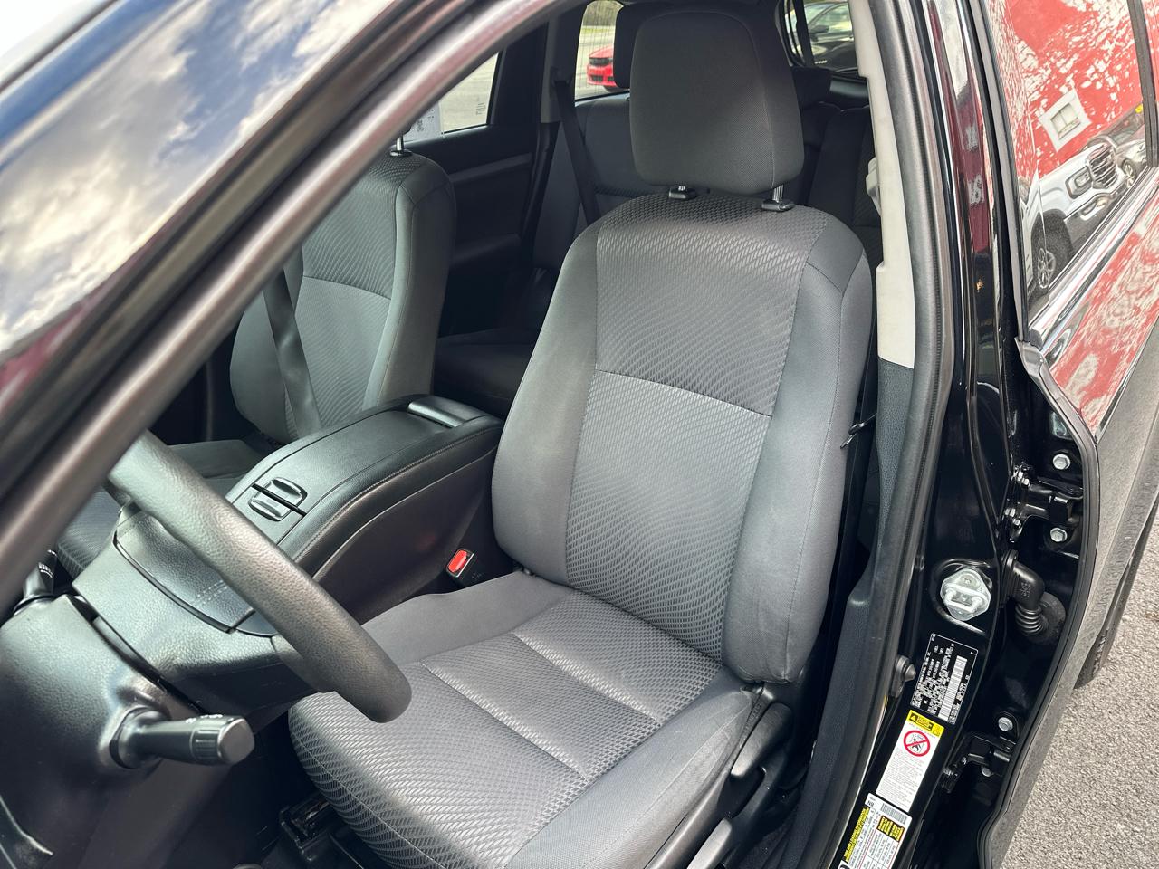 Toyota Highlander LE V6 AWD (Natl) 2019