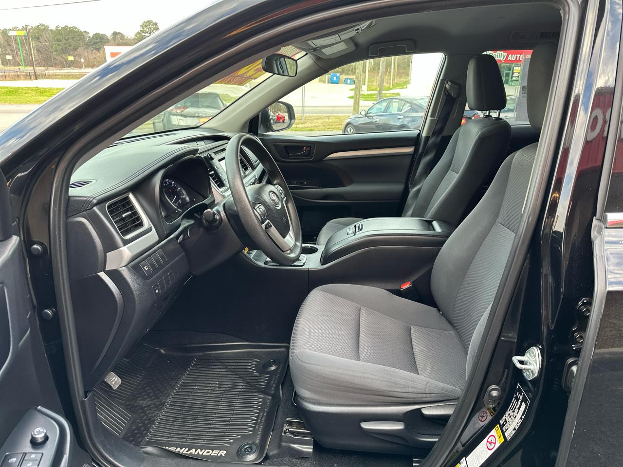 Toyota Highlander LE V6 AWD (Natl) 2019