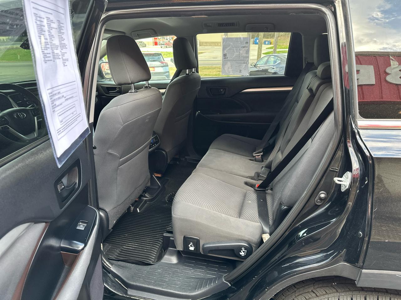 Toyota Highlander LE V6 AWD (Natl) 2019