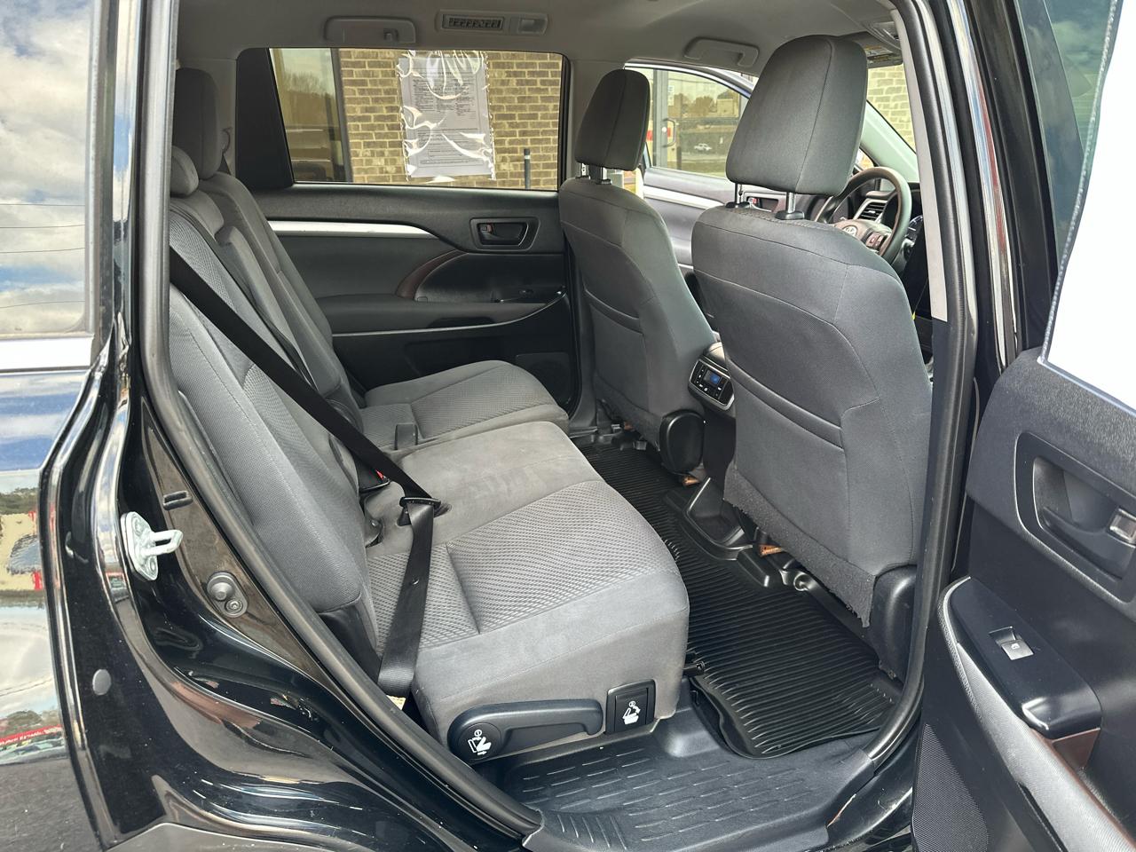 Toyota Highlander LE V6 AWD (Natl) 2019