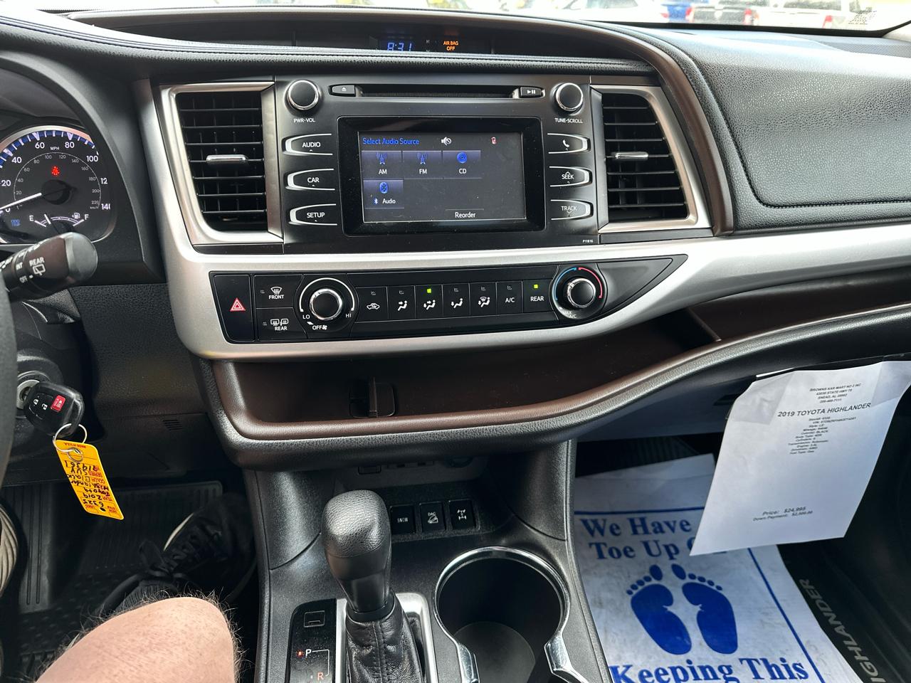 Toyota Highlander LE V6 AWD (Natl) 2019