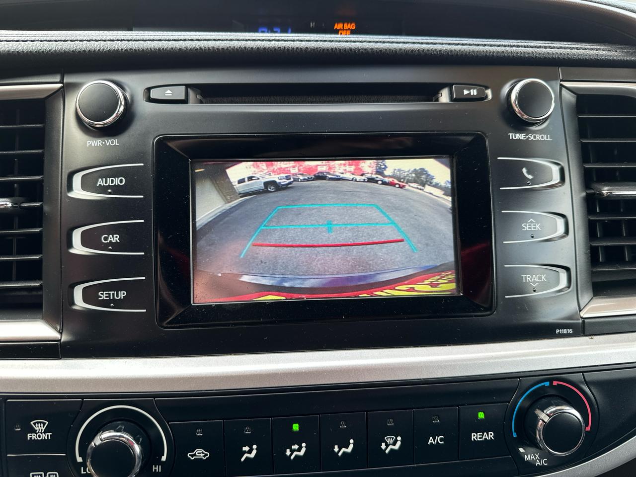 Toyota Highlander LE V6 AWD (Natl) 2019