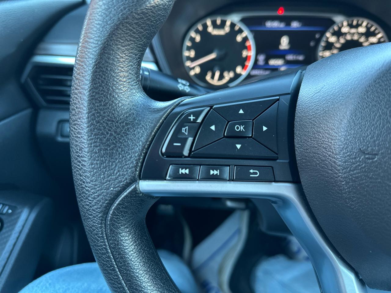 Nissan Altima 2.5 SV Sedan 2024