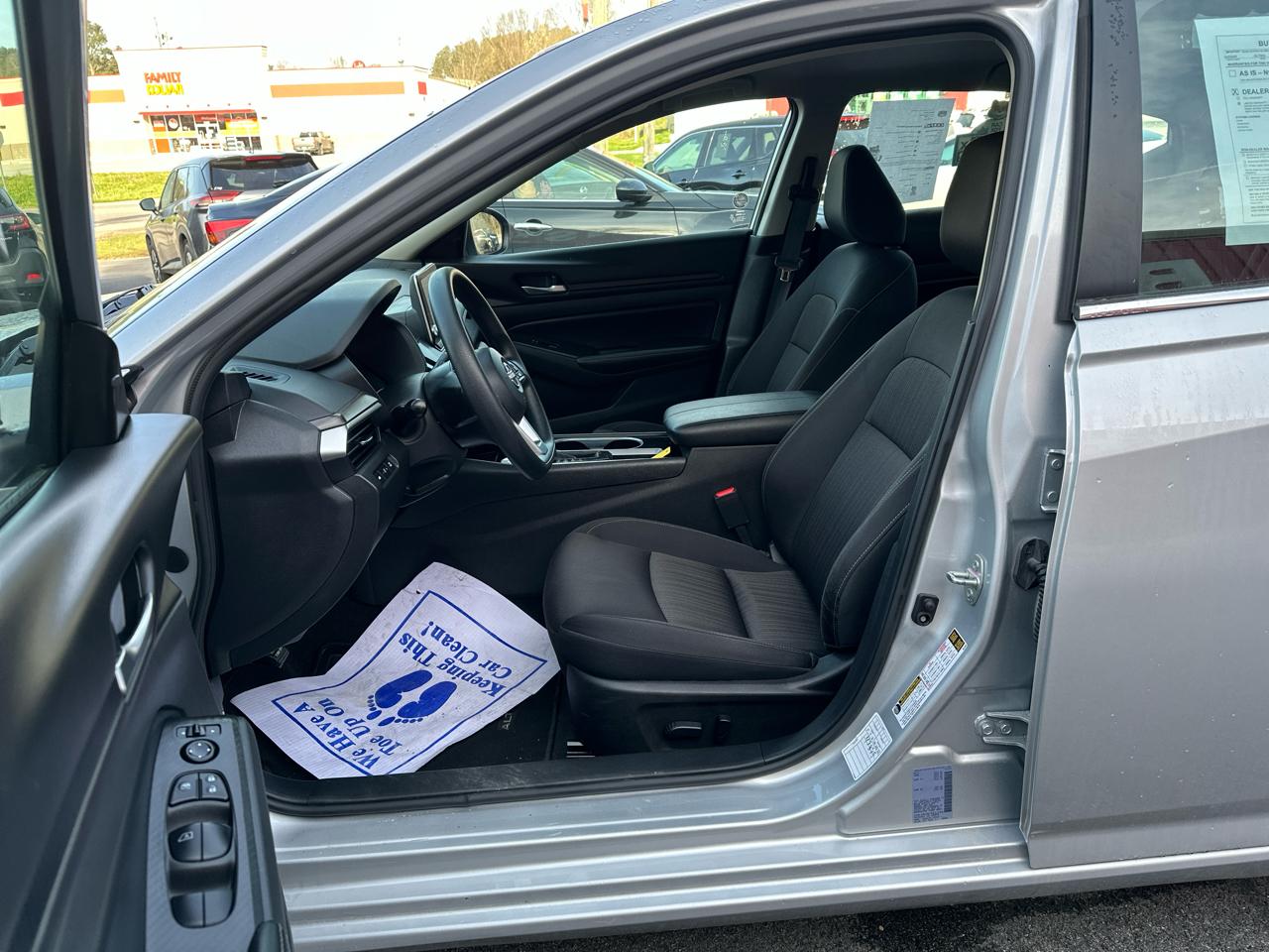 Nissan Altima 2.5 SV Sedan 2024