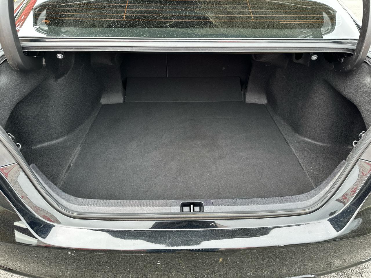 Toyota Camry SE Auto (Natl) 2021