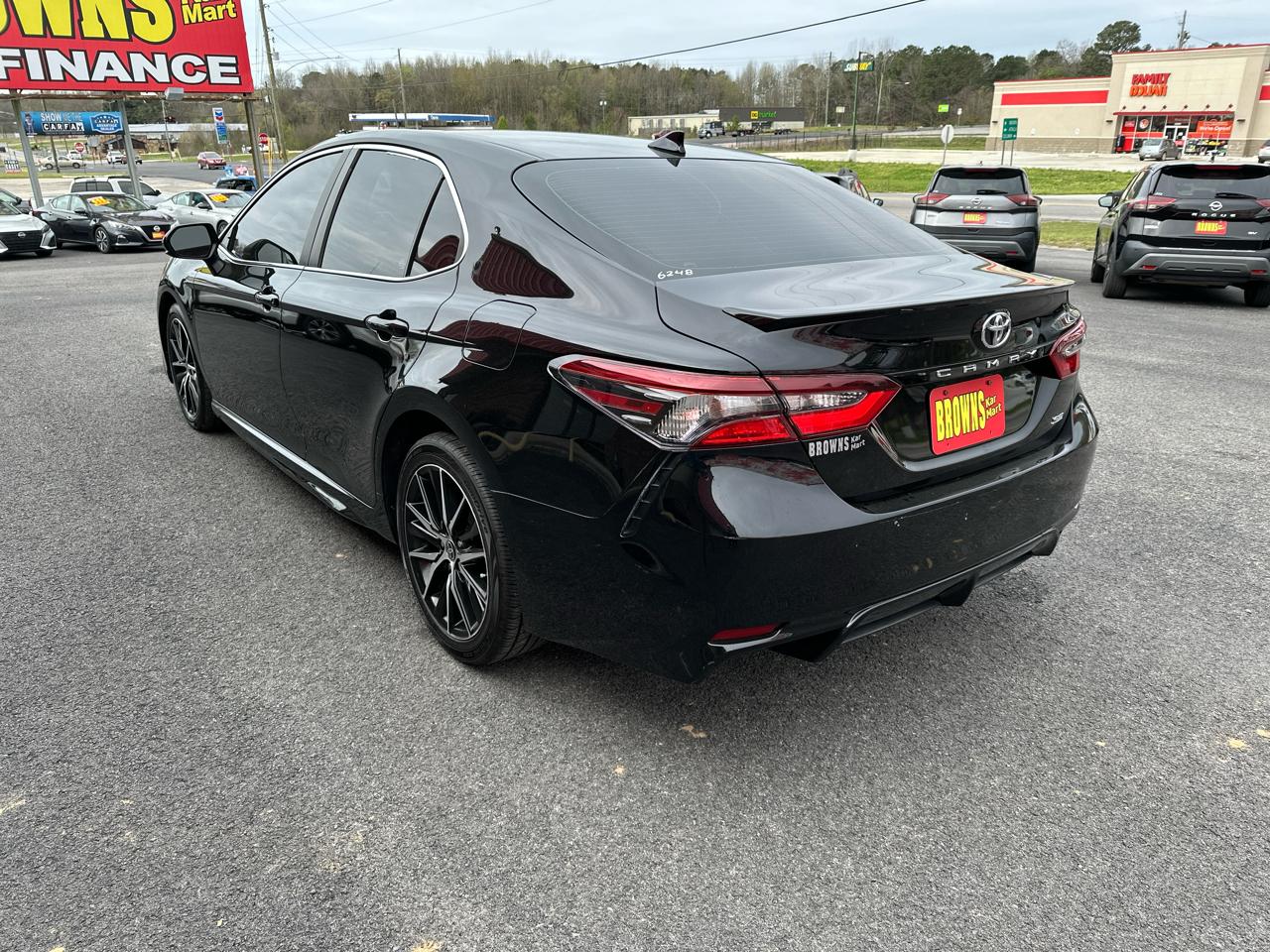 Toyota Camry SE Auto (Natl) 2021