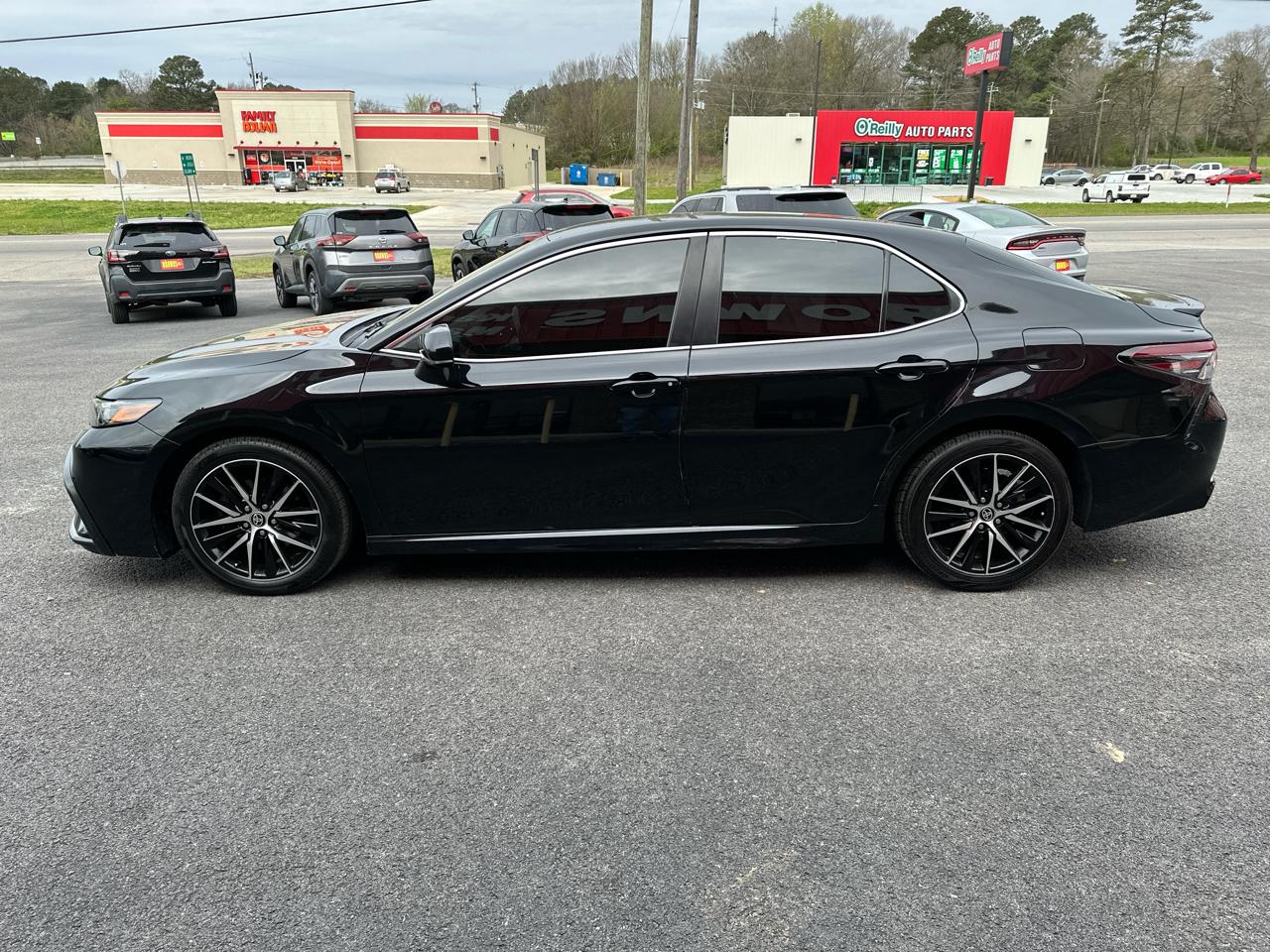 Toyota Camry SE Auto (Natl) 2021