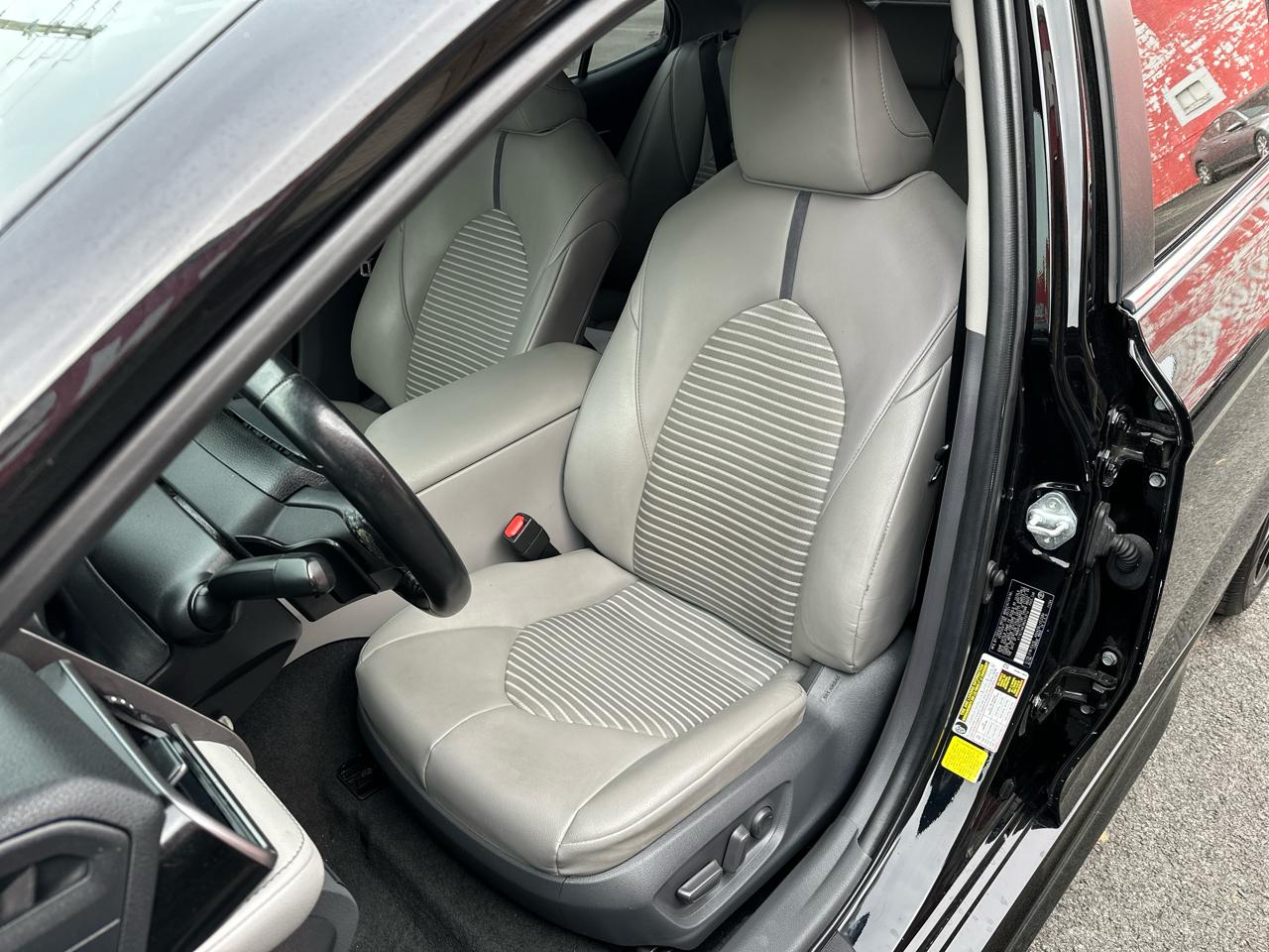 Toyota Camry SE Auto (Natl) 2021