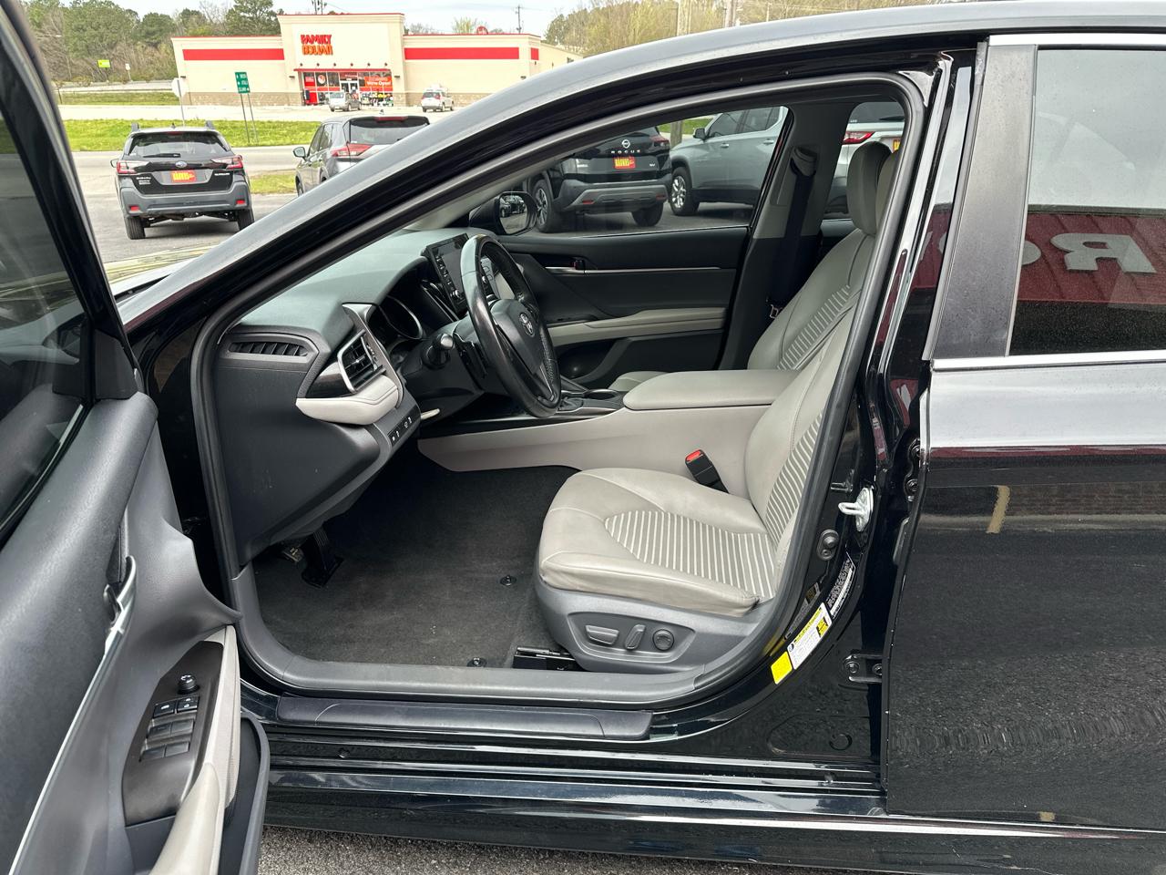 Toyota Camry SE Auto (Natl) 2021