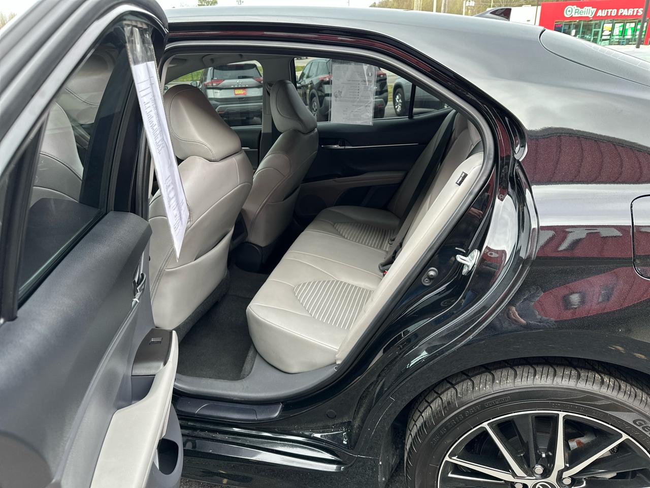 Toyota Camry SE Auto (Natl) 2021