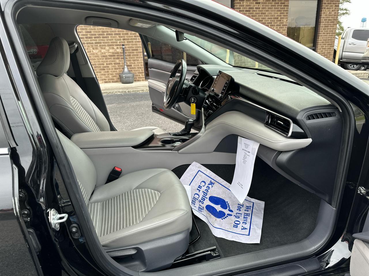 Toyota Camry SE Auto (Natl) 2021