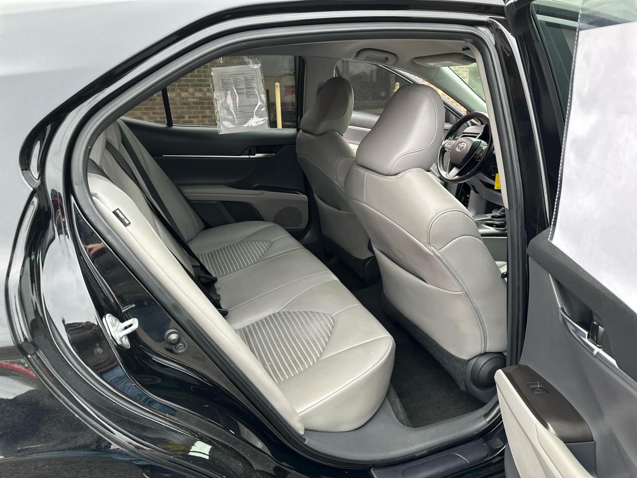 Toyota Camry SE Auto (Natl) 2021