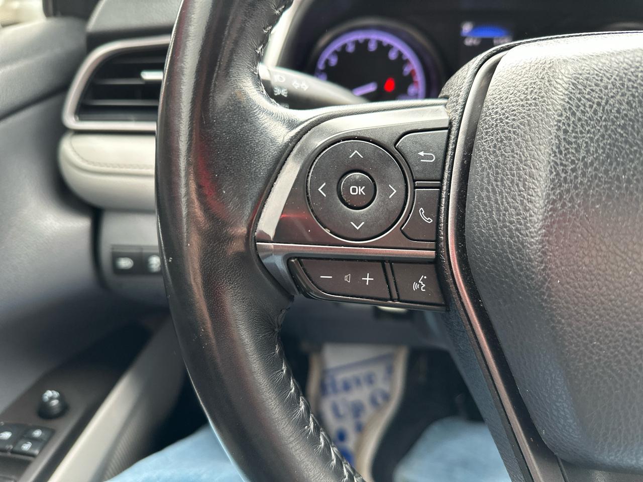 Toyota Camry SE Auto (Natl) 2021