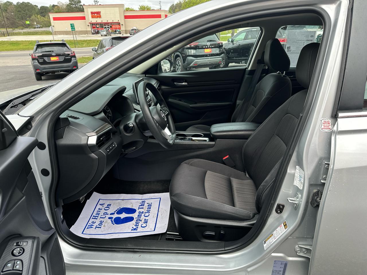 Nissan Altima 2.5 SV Sedan 2024