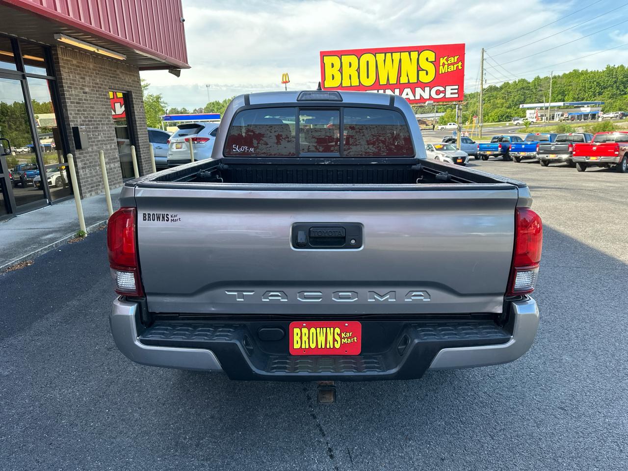 Toyota Tacoma SR Double Cab 5' Bed I4 4x2 AT (Natl) 2018