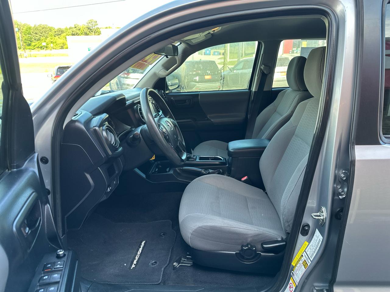 Toyota Tacoma SR Double Cab 5' Bed I4 4x2 AT (Natl) 2018