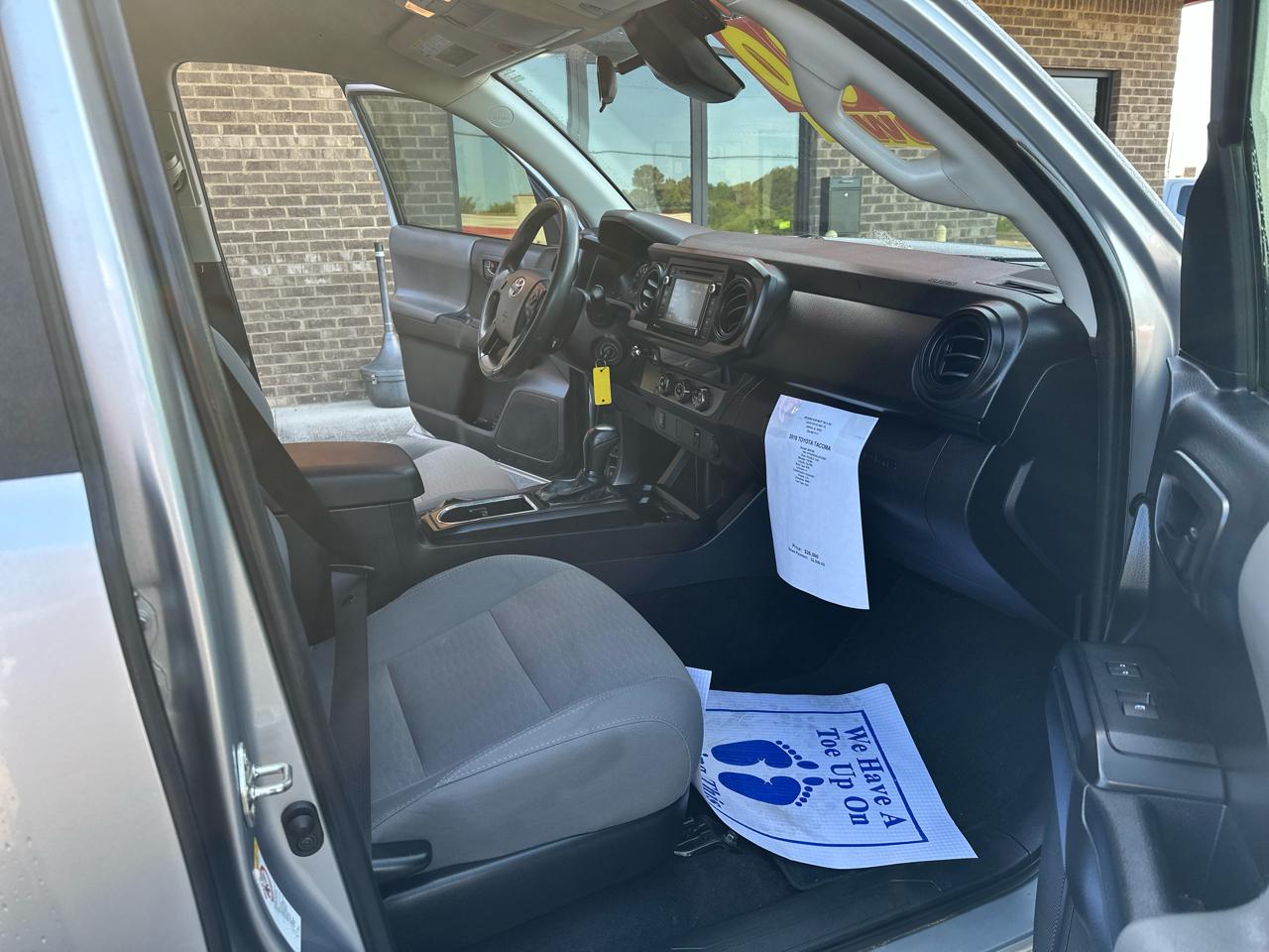Toyota Tacoma SR Double Cab 5' Bed I4 4x2 AT (Natl) 2018