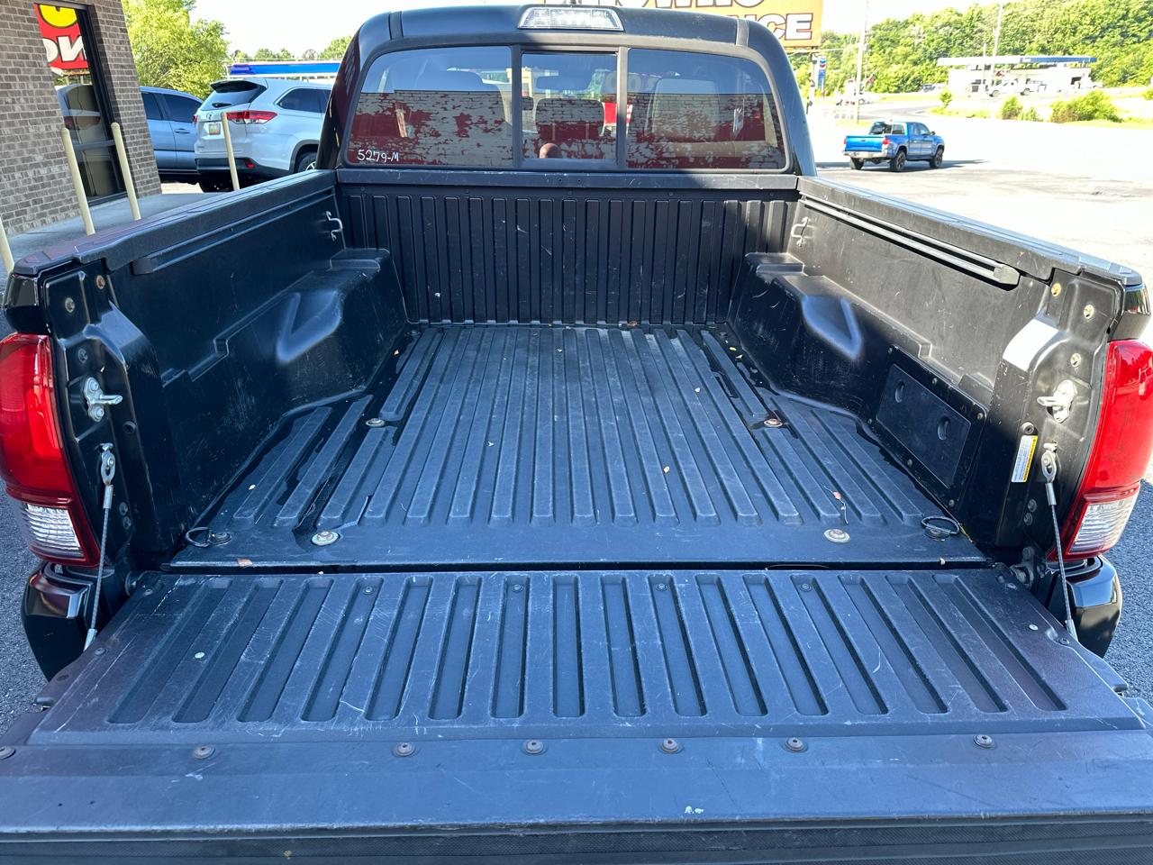 Toyota Tacoma 2WD SR5 Double Cab 5' Bed I4 AT (Natl) 2019