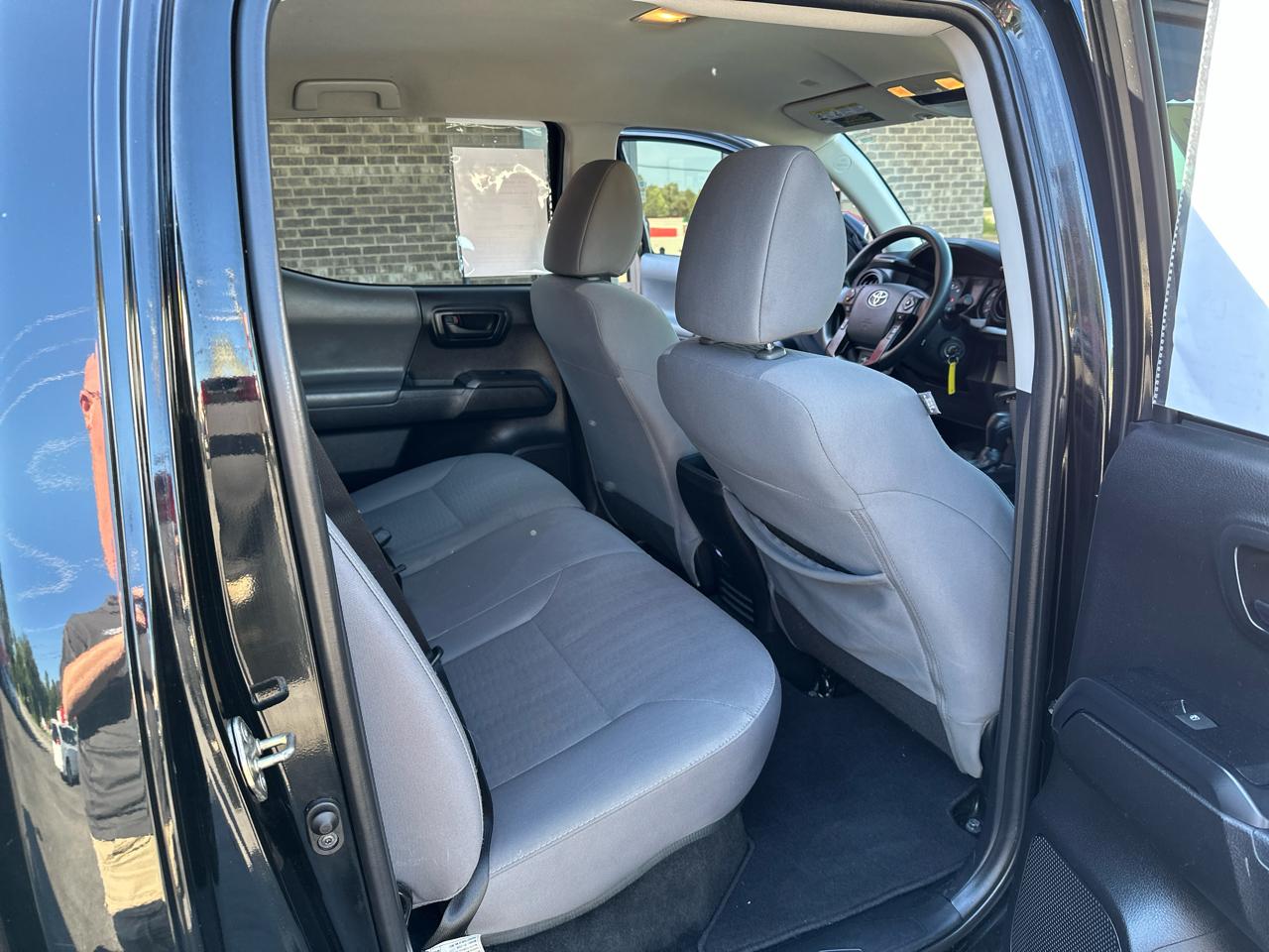 Toyota Tacoma 2WD SR5 Double Cab 5' Bed I4 AT (Natl) 2019