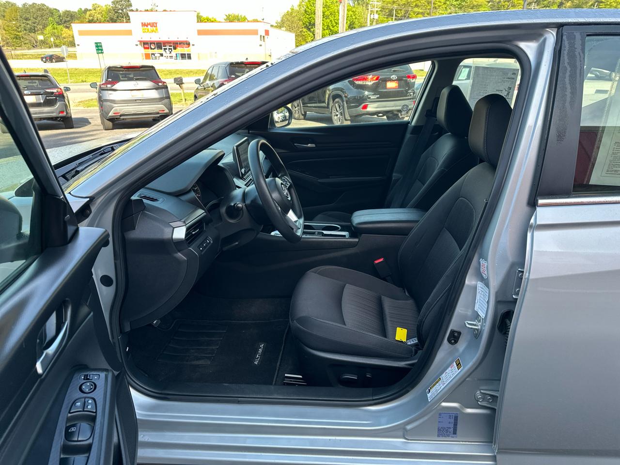 Nissan Altima 2.5 SV Sedan 2024